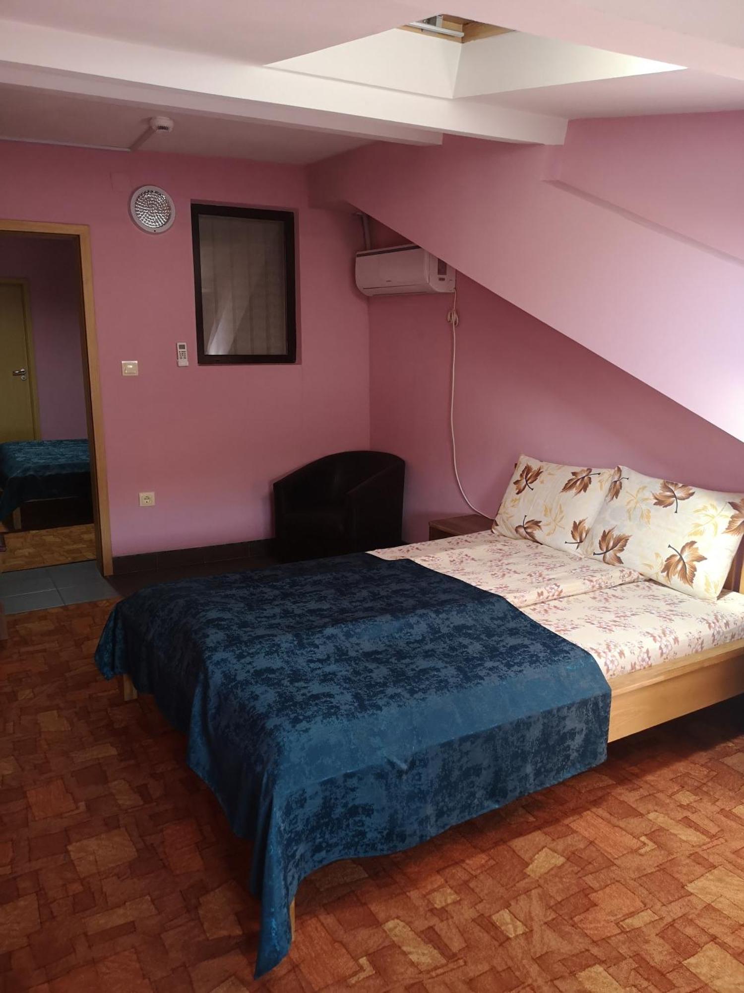 Hotel Pensiunea Mikelis International Curtea de Argeş Exteriér fotografie