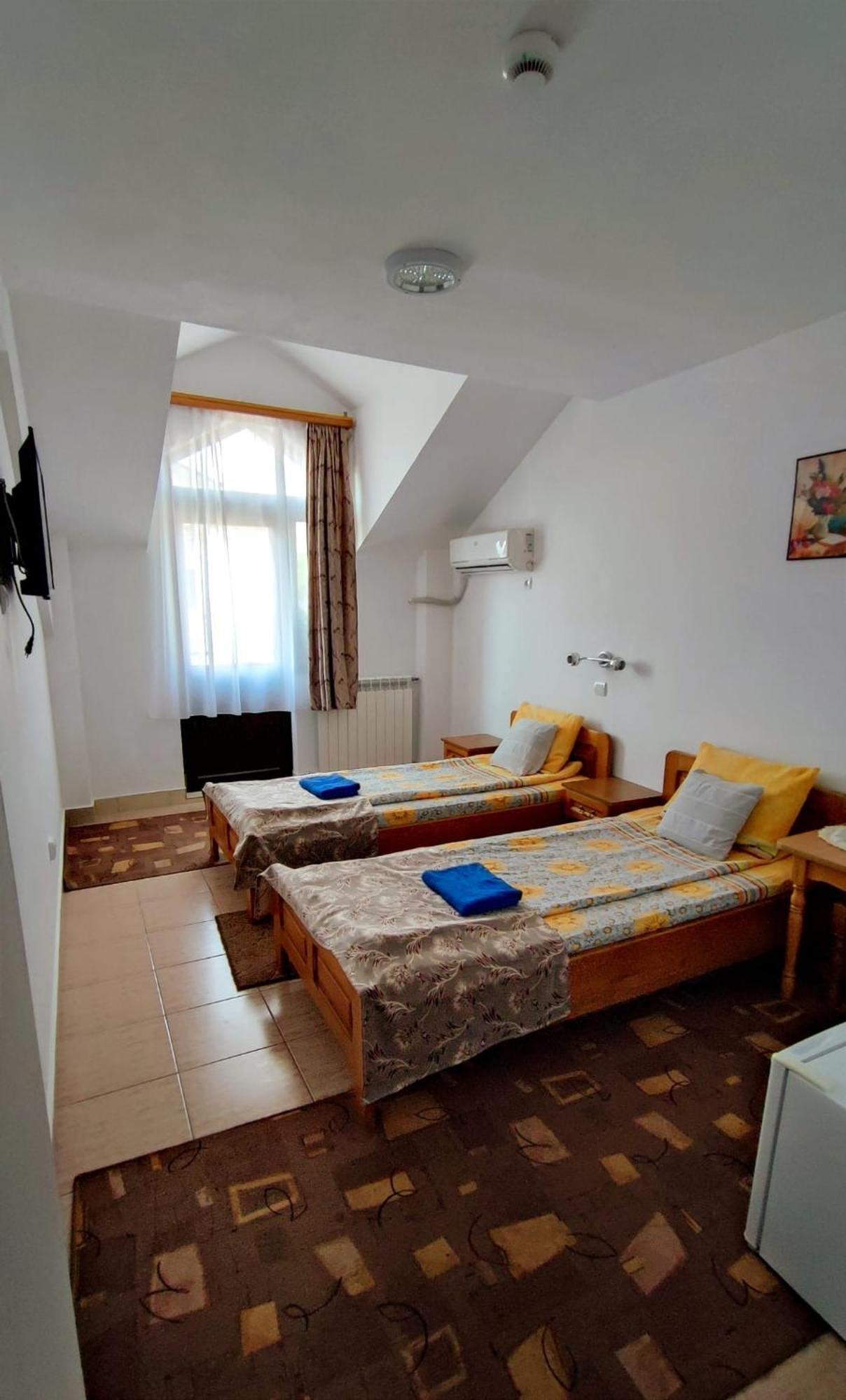 Hotel Pensiunea Mikelis International Curtea de Argeş Exteriér fotografie
