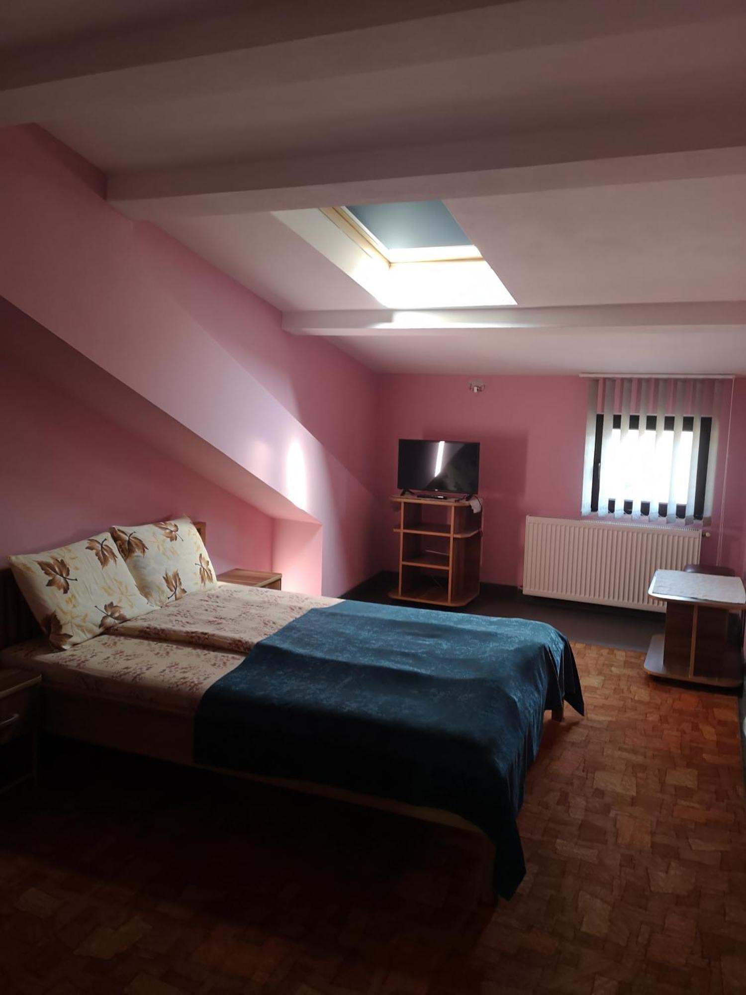 Hotel Pensiunea Mikelis International Curtea de Argeş Exteriér fotografie